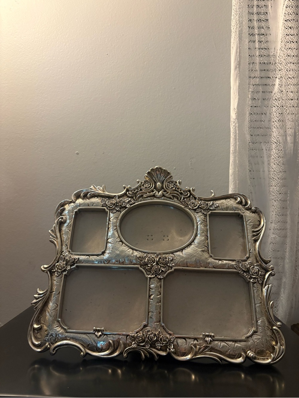 Vintage looking Multi-Opening Silver tone Photo Frame - Picture 3 of 5